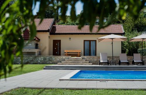 Trn House | Holiday House Lastva