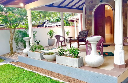 Aluthgama House | Holiday house, low room 20 € pp, double room.+ Ac + Vantilador 2 km from the beach, 30C