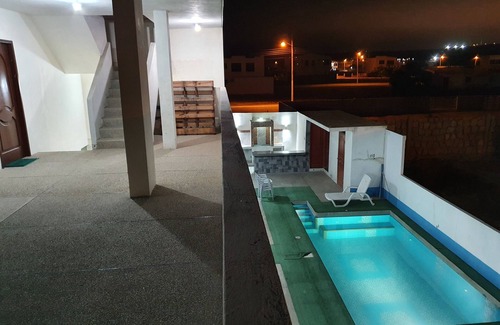 Ballenita House | Holiday house with swimming pool facing the sea