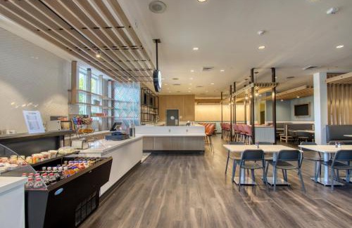 Appleton Hotel | Holiday Inn - Appleton by IHG