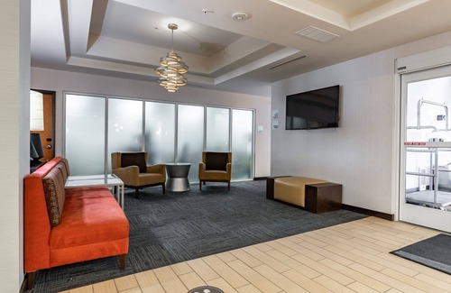 New Martinsville Hotel | Holiday Inn Express & Suites New Martinsville by IHG