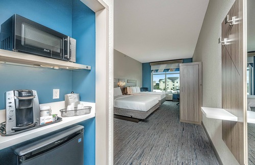 North Charleston Hotel | Holiday Inn Express & Suites Charleston Arpt-Conv Ctr Area