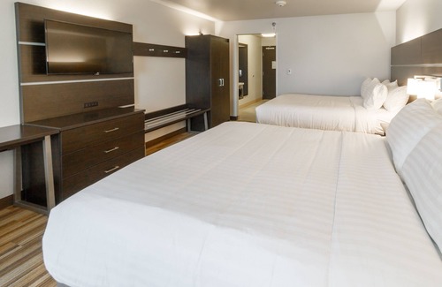 Lincoln Hotel | Holiday Inn Express and Suites Lincoln I - 80 by IHG