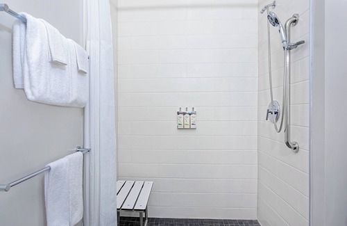 Miramar Hotel | Holiday Inn Express and Suites Miramar by IHG