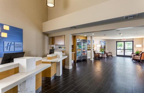 Beach Barber Tract Resort | Holiday Inn Express and Suites La Jolla - Windansea Beach, and IHG Hotel