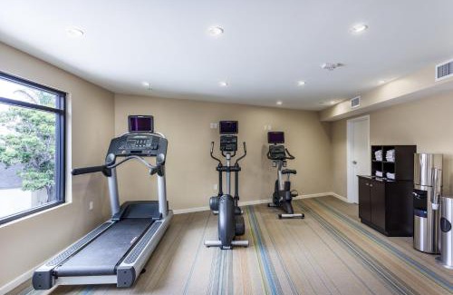 Beach Barber Tract Resort | Holiday Inn Express and Suites La Jolla - Windansea Beach, and IHG Hotel