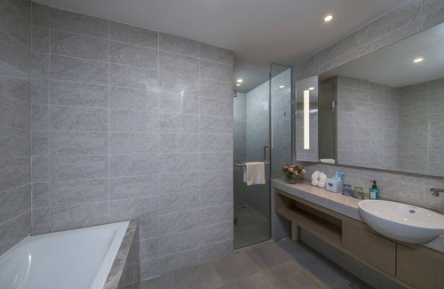 Liangshan Yi Hotel | Holiday Inn Express Xichang City Center by IHG