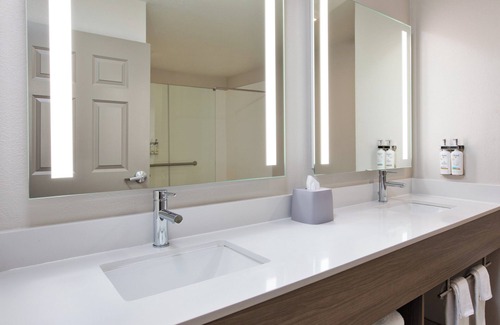 Fremont Hotel | Holiday Inn Express Fremont by IHG