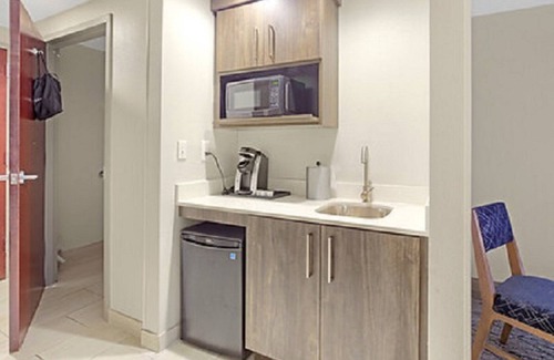 Gulfport Hotel | Holiday Inn Express Gulfport Beach by IHG