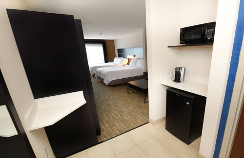 Grand Forks Hotel | Holiday Inn Express Hotel & Suites Grand Forks by IHG