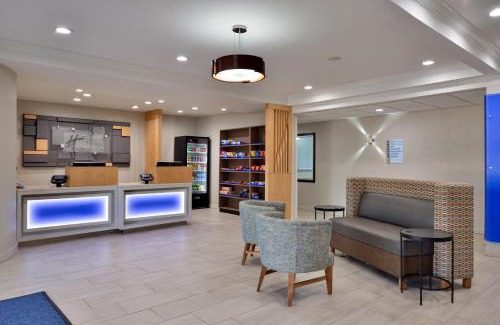 North Kansas City Hotel | Holiday Inn Express Hotel & Suites North Kansas City by IHG