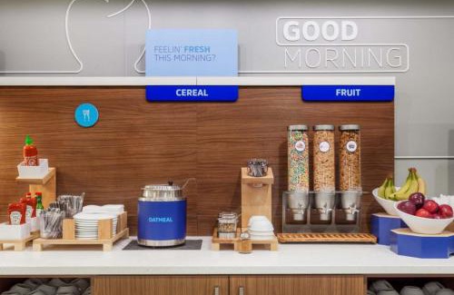 North Kansas City Hotel | Holiday Inn Express Hotel & Suites North Kansas City by IHG