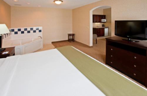 Anderson Hotel | Holiday Inn Express Hotel & Suites Anderson by IHG