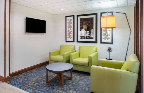 Bismarck Hotel | Holiday Inn Express Hotel & Suites Bismarck by IHG