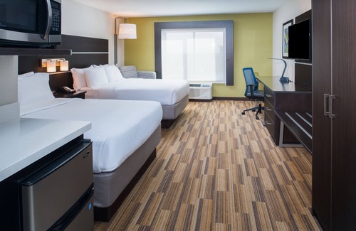 Bismarck Hotel | Holiday Inn Express Hotel & Suites Bismarck by IHG