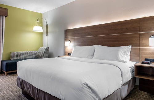 Harrison Hotel | Holiday Inn Express Hotel & Suites Harrison by IHG