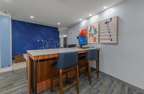 Jasper Hotel | Holiday Inn Express Jasper by IHG