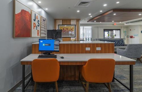 Jasper Hotel | Holiday Inn Express Jasper by IHG