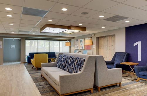 Kenner - Louis Armstrong International Airport Hotel | Holiday Inn Express Kenner - New Orleans Airport by IHG