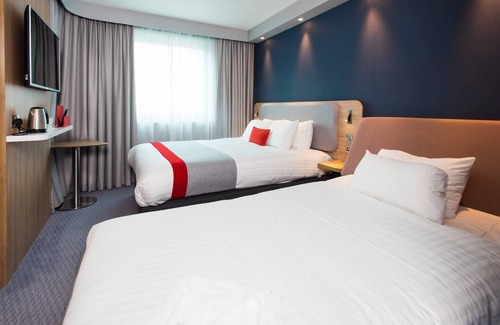 Leeds Hotel | Holiday Inn Express Leeds City Centre Armouries by IHG