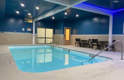 Metropolis Hotel | Holiday Inn Express Metropolis by IHG