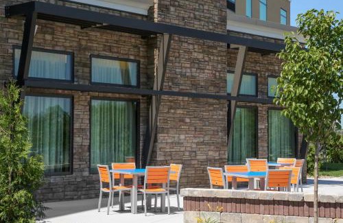 Quad Cities Hotel | Holiday Inn Express Moline - Quad Cities Area by IHG