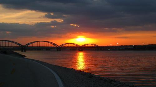 Quad Cities Hotel | Holiday Inn Express Moline - Quad Cities Area by IHG