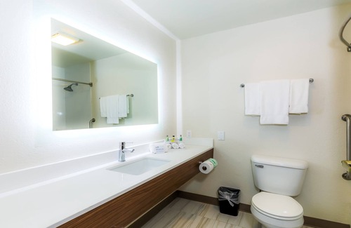 Osage Beach Hotel | Holiday Inn Express Osage Beach - Lake Of The Ozarks by IHG