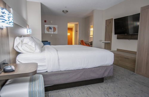 Pembroke Hotel | Holiday Inn Express Pembroke by IHG