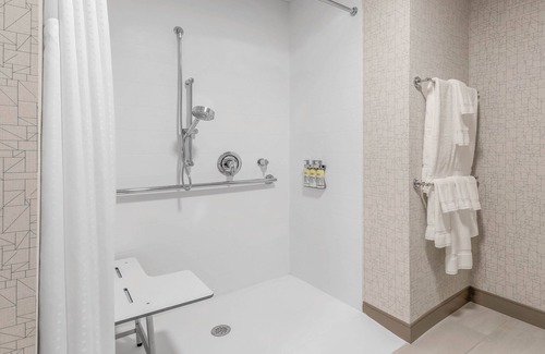 O'Hare Hotel | Holiday Inn Express & Suites Chicago O'Hare Airport by IHG