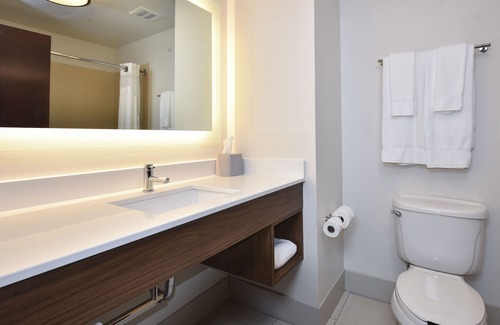 Selma Hotel | Holiday Inn Express Selma by IHG