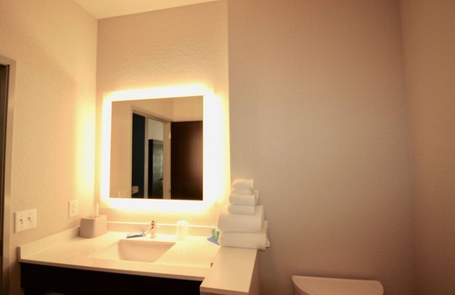 Kirksville Hotel | Holiday Inn Express & Suites Kirksville - University Area by IHG