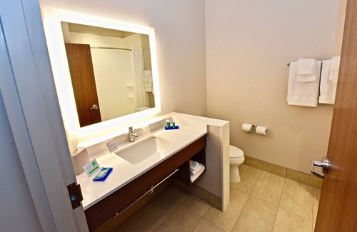 Perryville Hotel | Holiday Inn Express & Suites Perryville by IHG