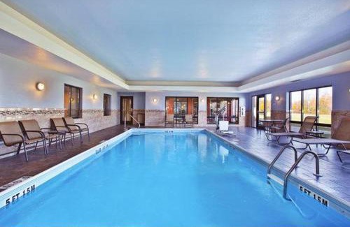 Springfield Hotel | Holiday Inn Express & Suites Springfield by IHG