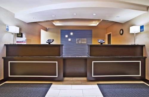 Springfield Hotel | Holiday Inn Express & Suites Springfield by IHG