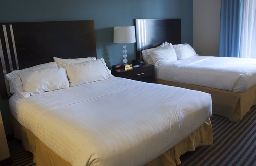 Austintown Hotel | Holiday Inn Express & Suites Youngstown West - Austintown by IHG