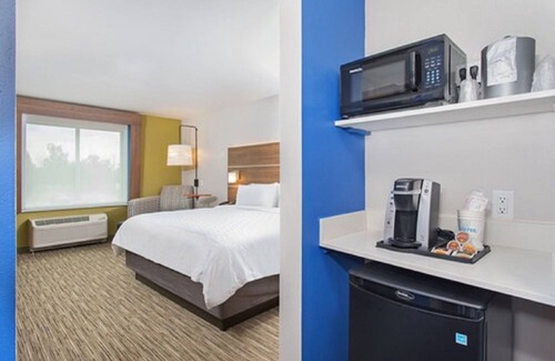La Grange Hotel | Holiday Inn Express & Suites La Grange by IHG
