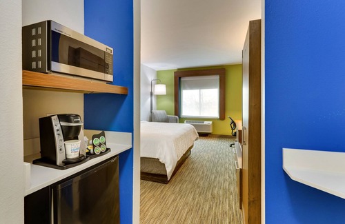 Waxahachie Hotel | Holiday Inn Express & Suites Waxahachie by IHG