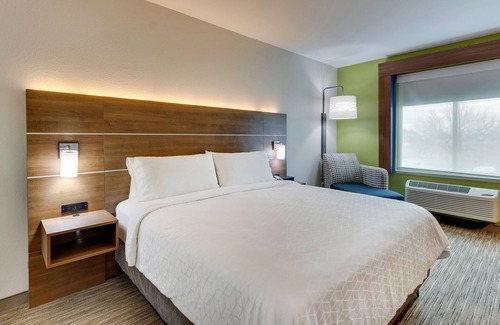 Waxahachie Hotel | Holiday Inn Express & Suites Waxahachie by IHG