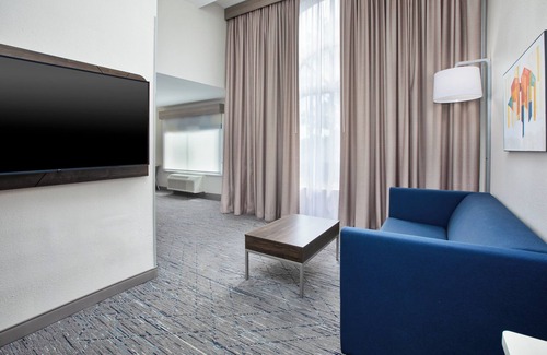 West Monroe Hotel | Holiday Inn Express & Suites W. Monroe by IHG