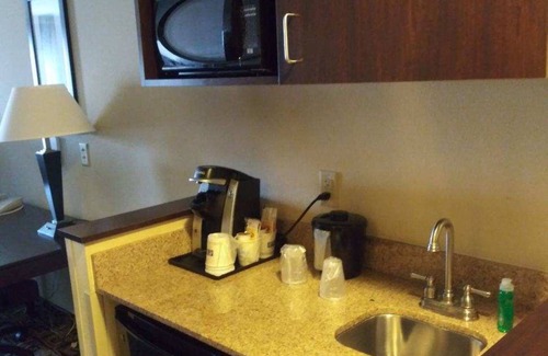 Zanesville Hotel | HOLIDAY INN EXPRESS & SUITES ZANESVILLE NORTH by IHG