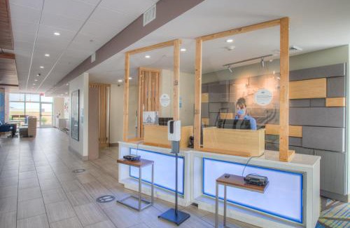 Remington Hotel | Holiday Inn Express & Suites - Remington by IHG