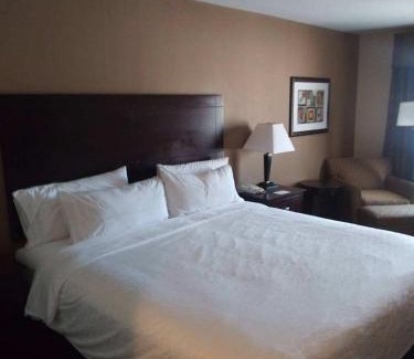 Zanesville Hotel | Holiday Inn Express & Suites Zanesville North by IHG