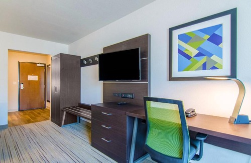 Atchison Hotel | Holiday Inn Express & Suites - Atchison by IHG