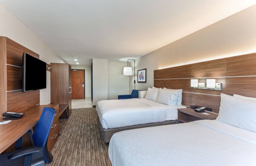 Laguna West-Lakeside Hotel | Holiday Inn Express & Suites Elk Grove West I-5 by IHG
