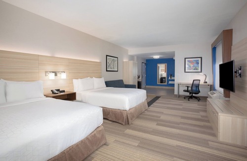 Glendale Sports and Entertainment District Hotel | Holiday Inn Express & Suites Phoenix - Glendale Sports Dist by IHG