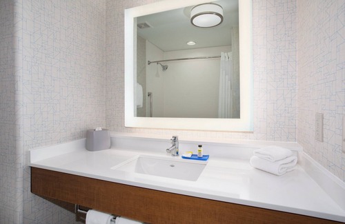 Glendale Sports and Entertainment District Hotel | Holiday Inn Express & Suites Phoenix - Glendale Sports Dist by IHG