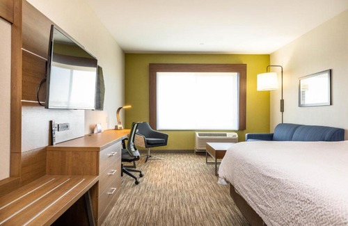 South San Jose Hotel | Holiday Inn Express & Suites - San Jose Silicon Valley by IHG