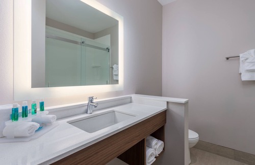 Vandalia Hotel | Holiday Inn Express & Suites Vandalia by IHG