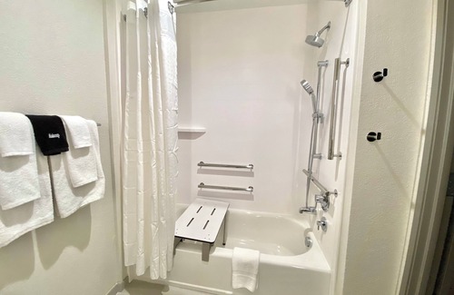 Elyria Hotel | Holiday Inn Express & Suites Elyria by IHG